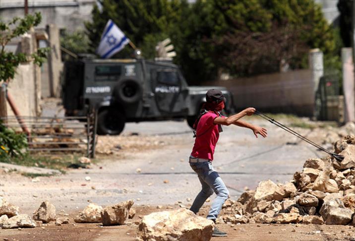 İsrail askerleri Filistinli genci kafasından vurdu
