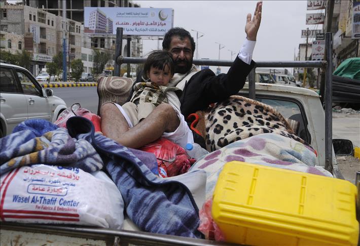 100,000 people flee Yemen's Saada under fierce strikes