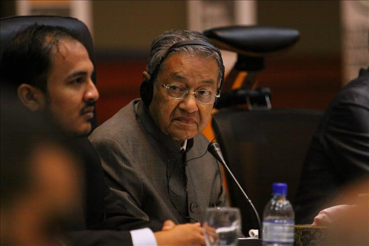 Mahathir Mohamad: "La stabilisation de la monnaie est la solution"