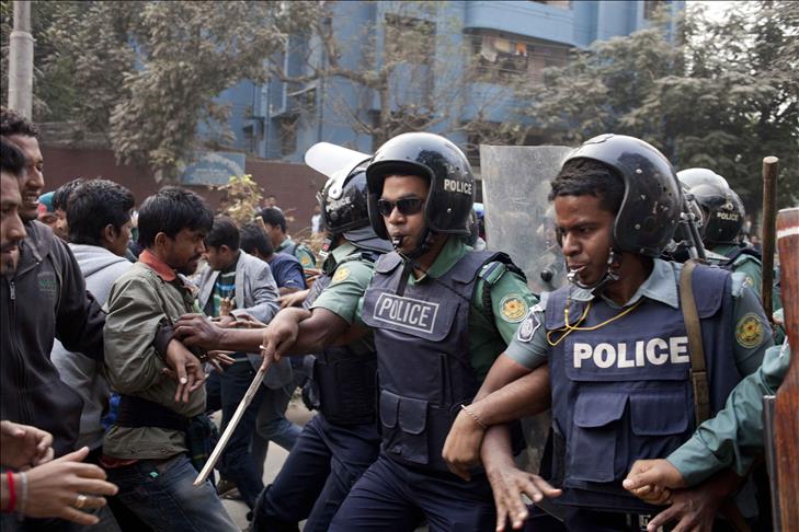 Bangladeshi students call strike after police attack