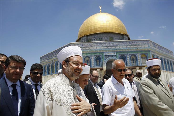 Gormez offre au Waqf d’Al Quds un exemplaire du Coran datant du XVIe siècle
