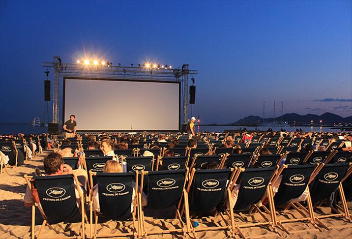 Cannes'da sinema keyfi sahile taşındı