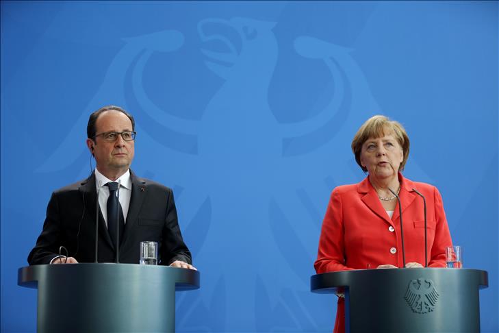 Merkel, Hollande play down NSA scandal