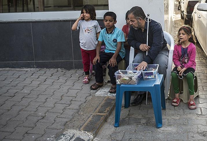 Görme engelli Suriyeli'nin zorlu yaşamı