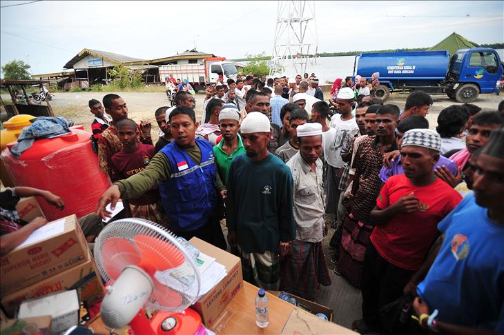 Indonesia urges international community to aid migrants