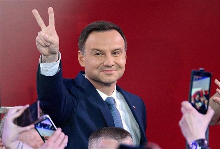 Little-known right-winger becomes Polish president