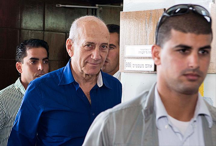 Eski İsrail Başbakanı Olmert'e hapis cezası