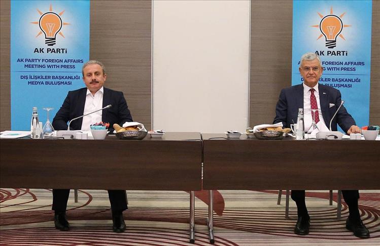 Foreign reporters grill Turkish ruling party figures