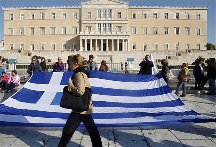 Greece and creditors in dangerous standoff: Economists