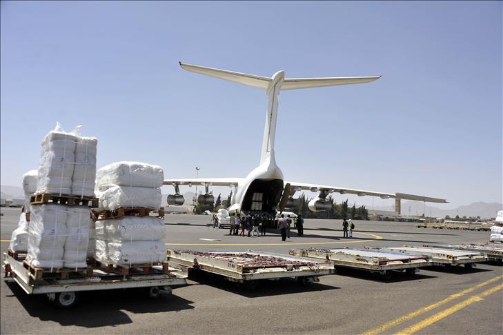 Russian plane delivers aid to Syria, evacuates nationals