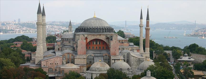 Des Turcs réclament l’ouverture d’Aya Sophia au culte musulman