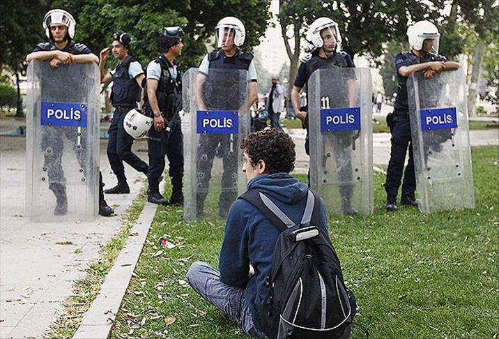 Polis Gezi Parkı'na girişe izin vermedi