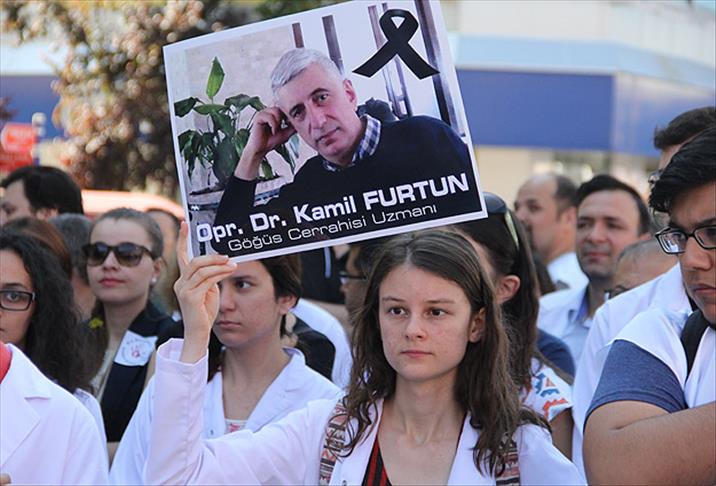 Op. Dr. Furtun'un mesai arkadaşları iş bıraktı