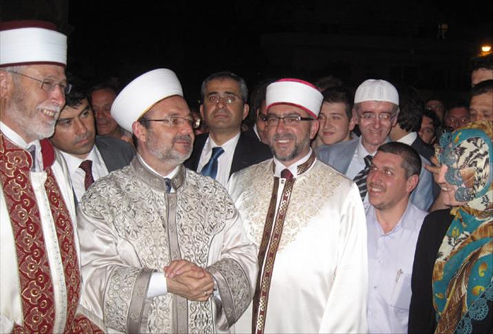 'Müslüman milletine hizmet Allah katında en büyük hizmettir'