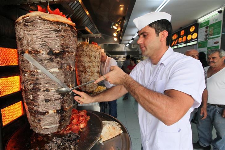 "العم جوزيف" اللبناني.. من مطعم "الفلافل" إلى جائزة "ألذ شاورما"