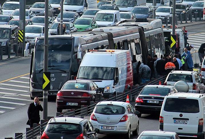 Ayvansaray'da metrobüs kazası: 9 yaralı