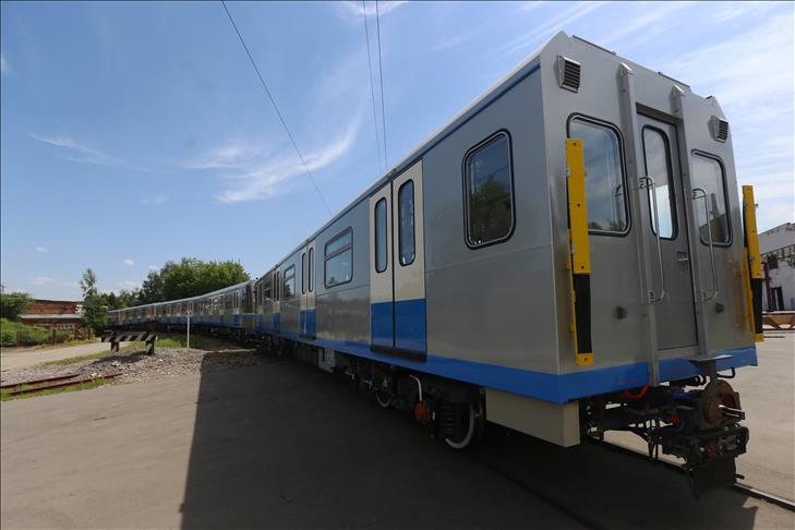 Electric locomotive made in Turkey to hit rails