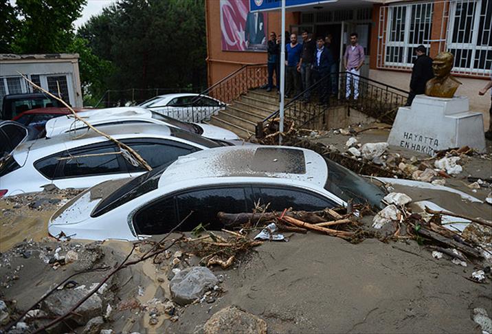 Bursa'da sağanak nedeniyle istinat duvarı çöktü