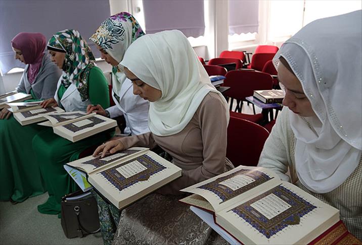 İslamiyeti öğrenmek için uzaklardan geliyorlar