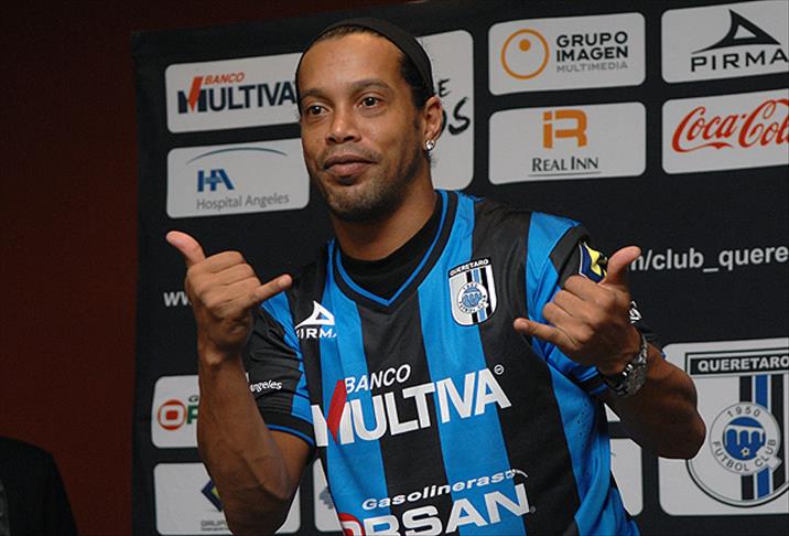 Ronaldinho yol ayrımında