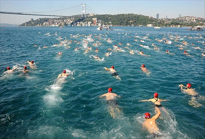 Turkey: Foreigners eager to swim in Bosporus race