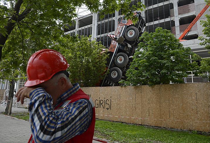 YHT Ankara Garı inşaatında vinç kazası