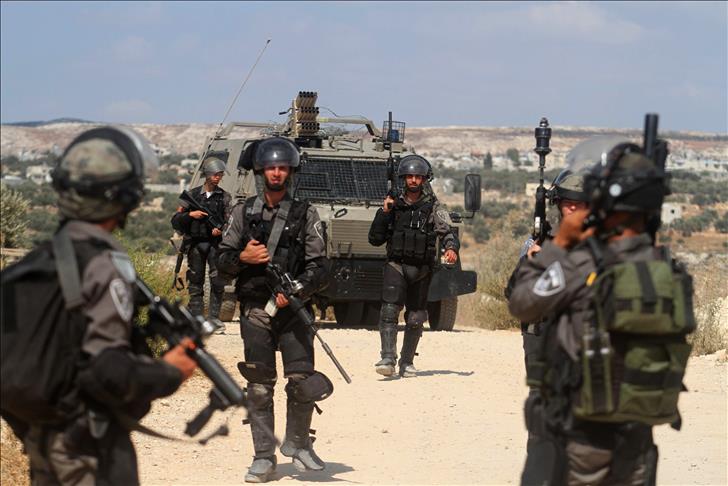 Jewish settlers, soldiers storm Al-Aqsa complex day before Ramadan