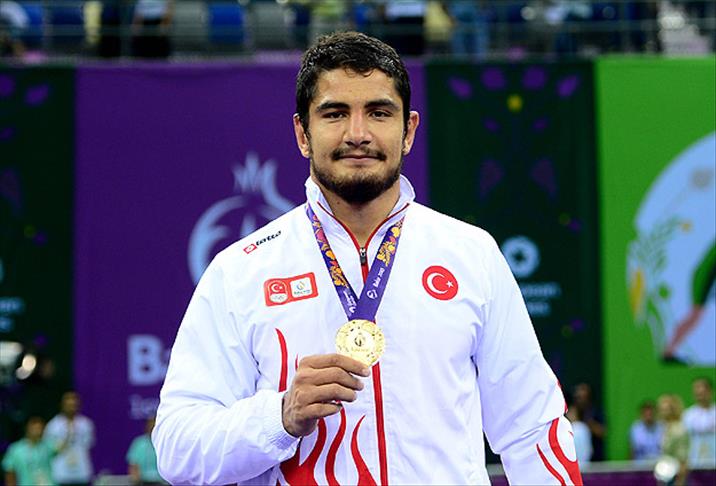 Milli güreşçi Akgül altın madalya kazandı