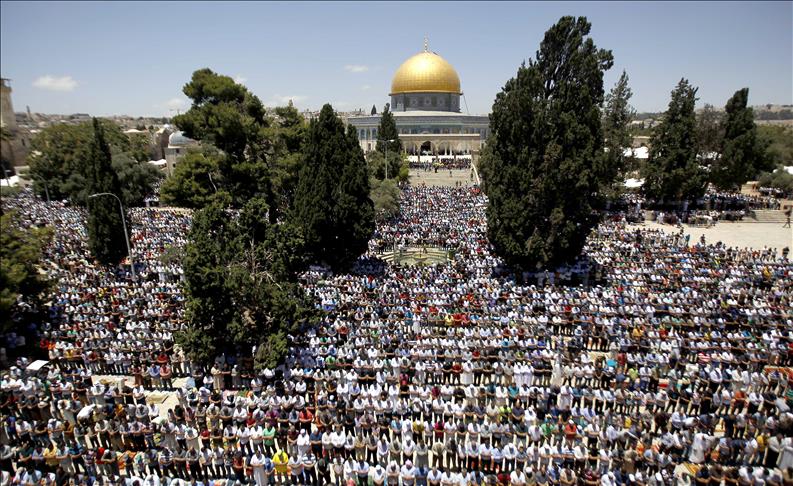 220,000 Muslims pray first Ramadan Friday prayer at al-Aqsa