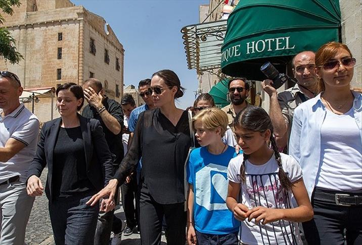 Angelina Jolie arrives in Turkey to meet Syrian refugees