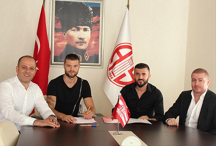 Şimşek ve Celustka Antalyaspor'da