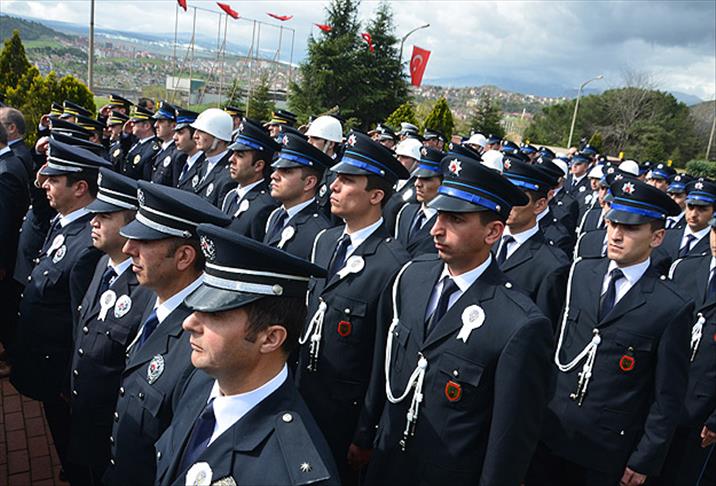 Emniyet teşkilatındaki bayraklar ve işaretlere düzenleme