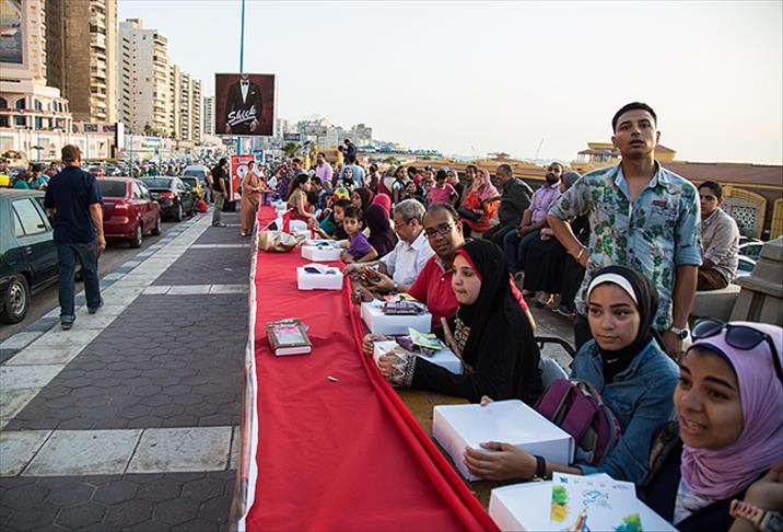 Dünyanın en uzun yemek sofrası rekoru kırıldı