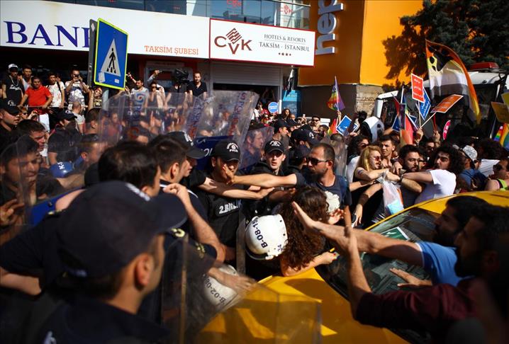 Turkish police break up Istanbul gay pride parade