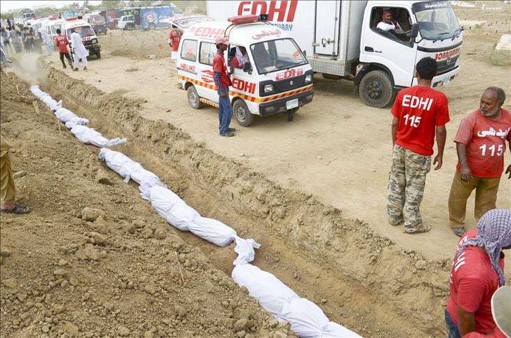 As Pakistan heatwave killed, ambulance drivers kept going