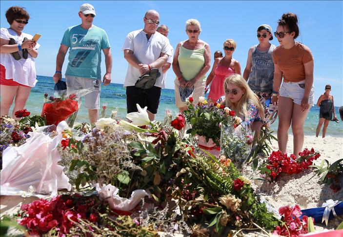 Tunisia's coasts: From red with blood to red with flowers