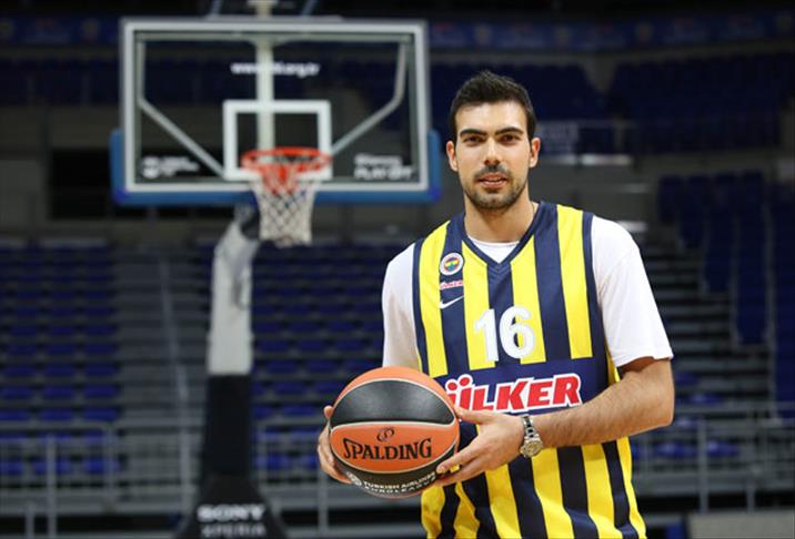 Fenerbahçe Ülker, Sloukas ile sözleşme imzaladı
