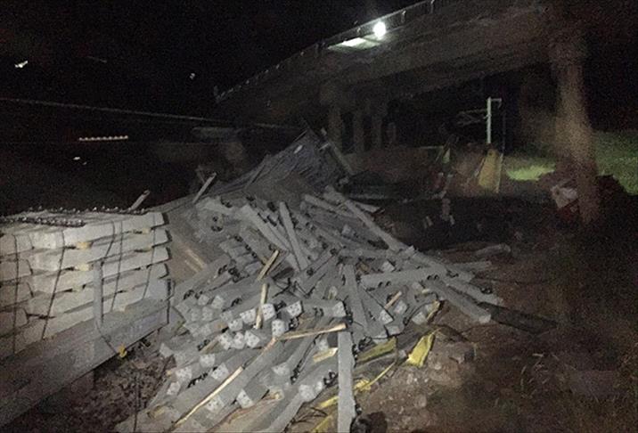 Sivas'ta 2 yük treni çarpıştı: 1 ölü