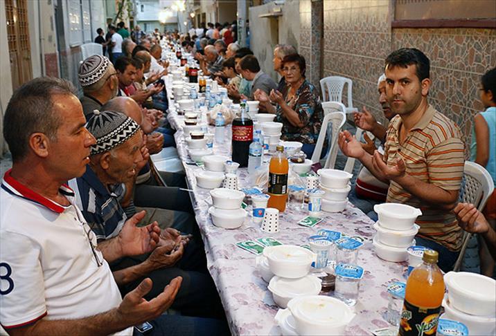 'Esnaf kumbarası'ndan bin kişilik iftar