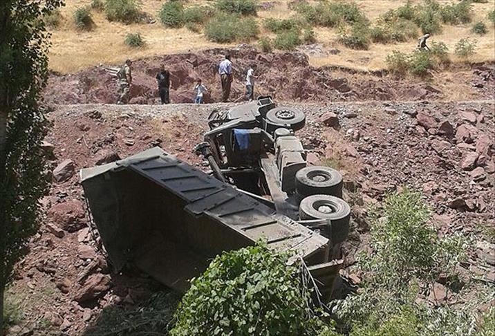Hakkari'de askeri araç kaza yaptı: 1 şehit