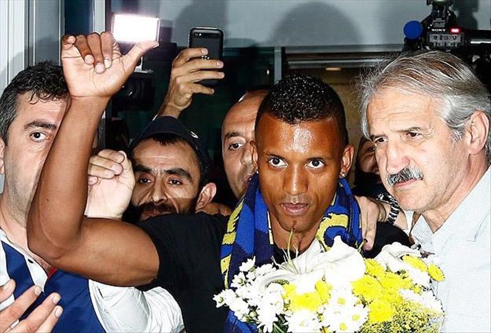 Football: Portuguese winger Nani signs for Fenerbahce
