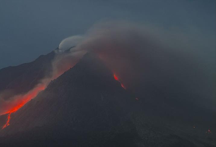 Indonezija: Aktiviran vulkan Raung u blizini Balija