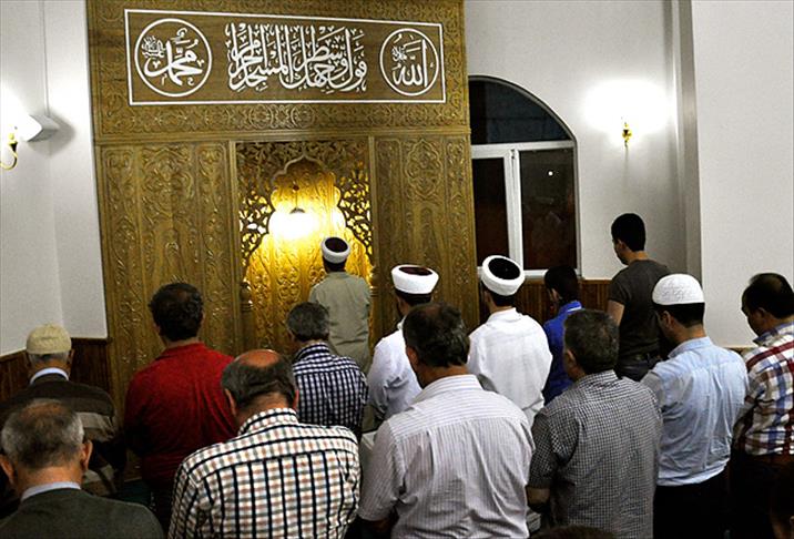 "Enderun usulü" teravih namazı ilgi görüyor