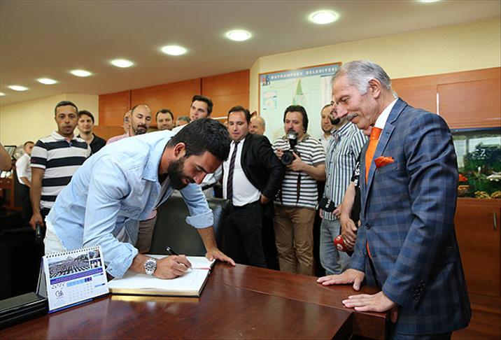 Arda Turan'ın adı caddeye verildi