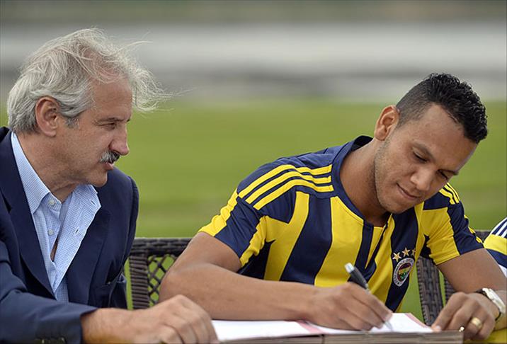 Fenerbahçe Souza ile 4 yıllık sözleşme imzaladı