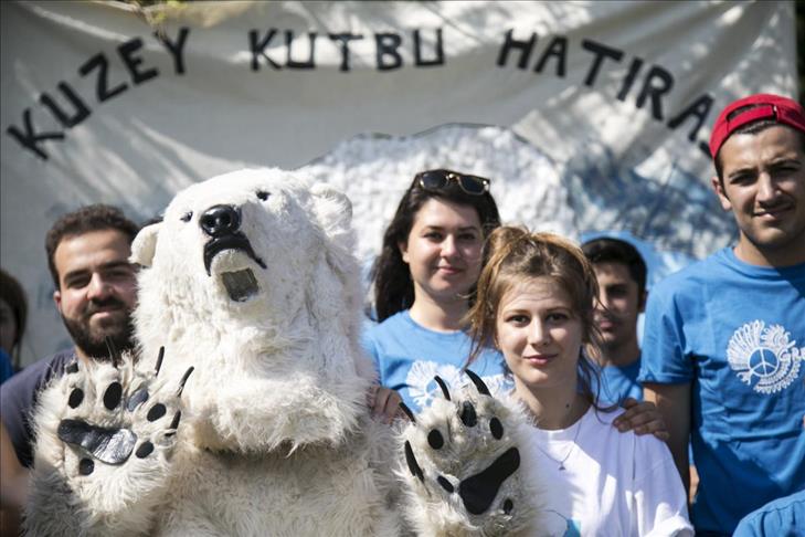 Istanbul: Greenpeace protests Shell’s Arctic project
