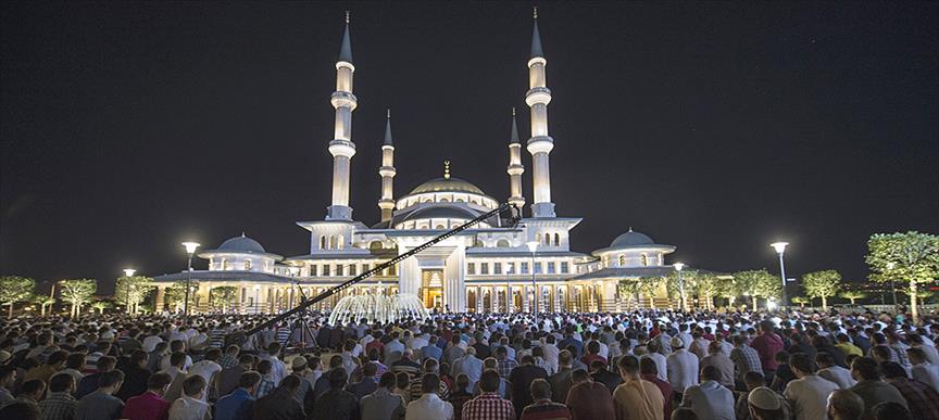 Kadir Gecesi dualarla idrak edildi