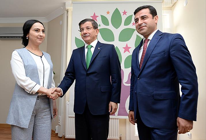 Davutoğlu'ndan üçüncü ziyaret HDP'ye