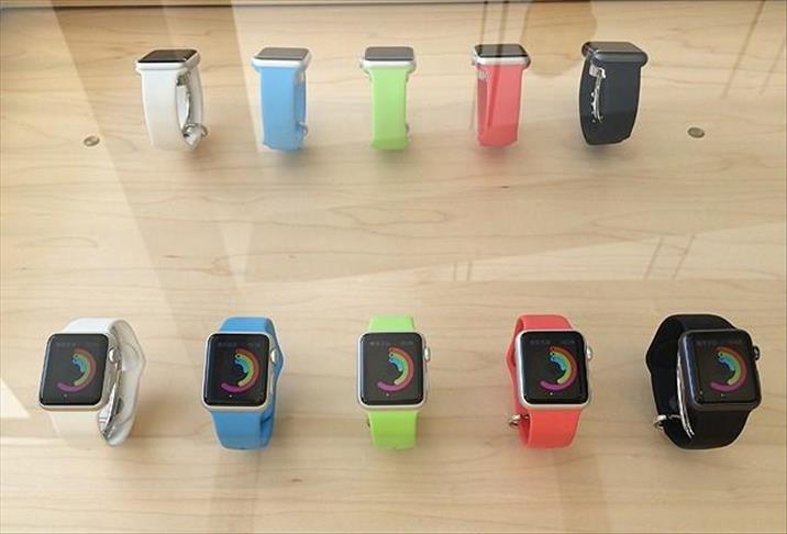 New ads try to convince more to strap on Apple Watch