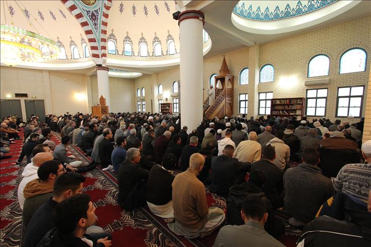 Muslims in Australia celebrate Eid holiday